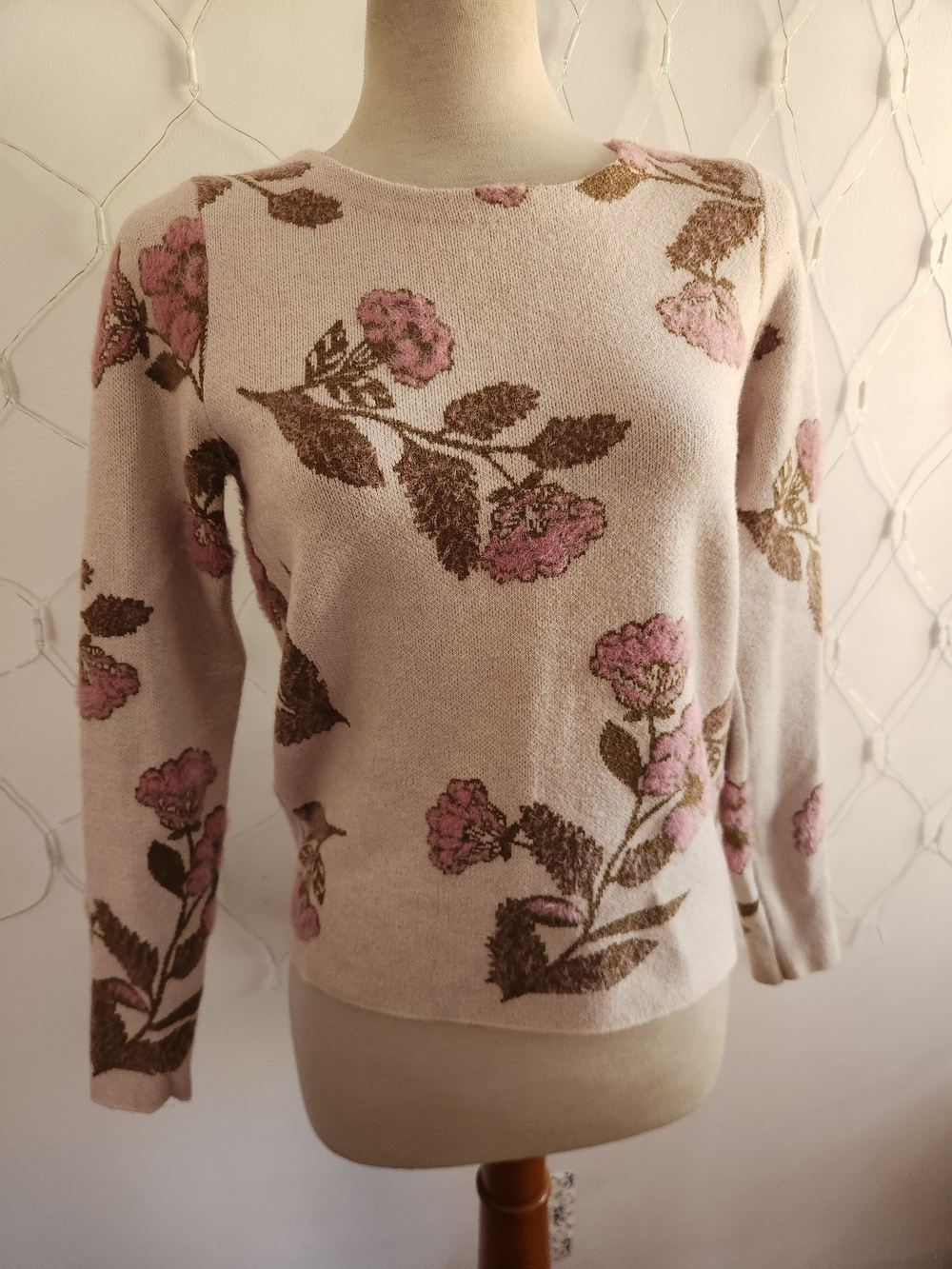 Tahari Women’s Pink Floral Knit Sweater • Tagged Size Medium